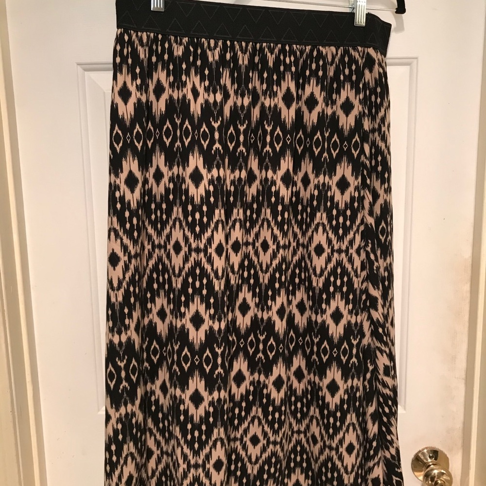 NWOT Lola Skirt Tan and Black